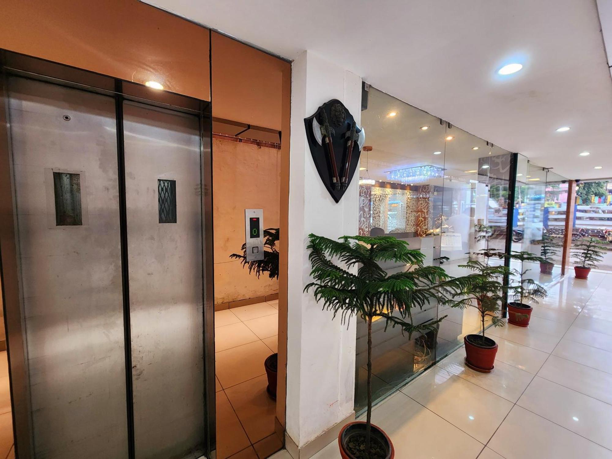 Hotel Lee International Calcutá Exterior foto